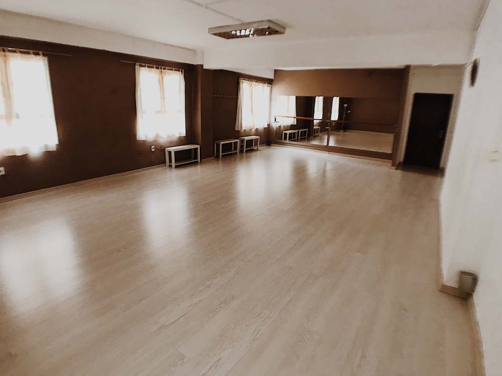 Sala 3
Tamaño: 60 m2
Precio por hora : 15€